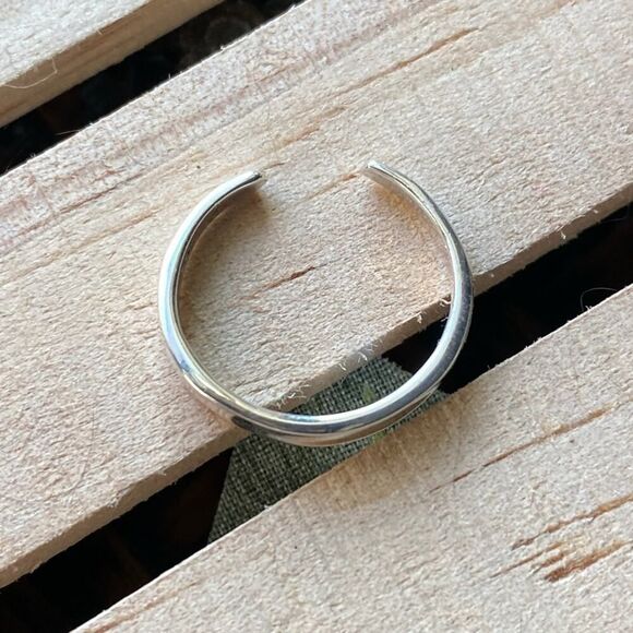 Sterling Concave Toe Ring, Midi Ring, Silver Ring, Boho Ring, Silver Band Ring - Picture 3 of 4